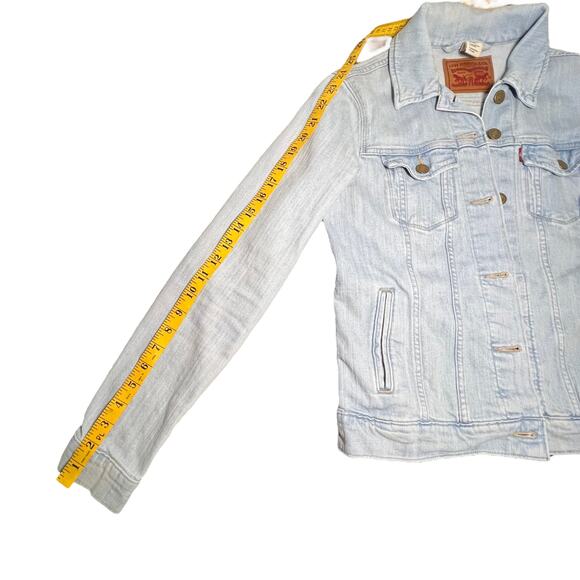 SOLD Levi’s Lightwash Jean Jacket Size Small - Picture 7 of 12
